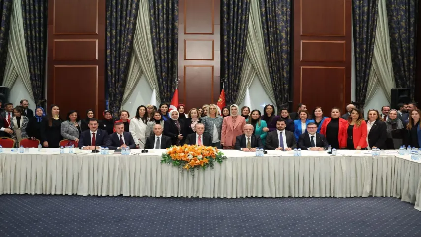 AK Parti İzmir’den Genel Merkez mesaisi haberinin görseli