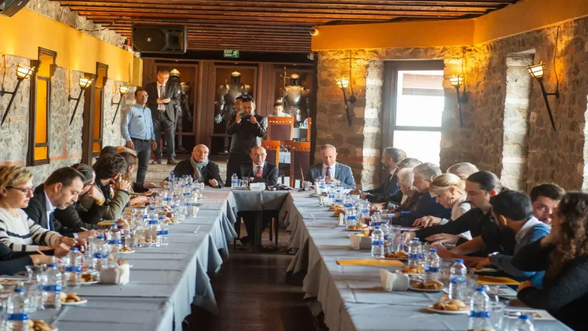 İzmir Büyükşehir Belediyesi’nden kültür üreticilerine destek haberinin görseli