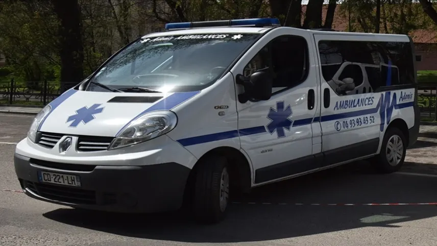 Milletvekili toplantı sırasında el bombaları patlattı haberinin görseli
