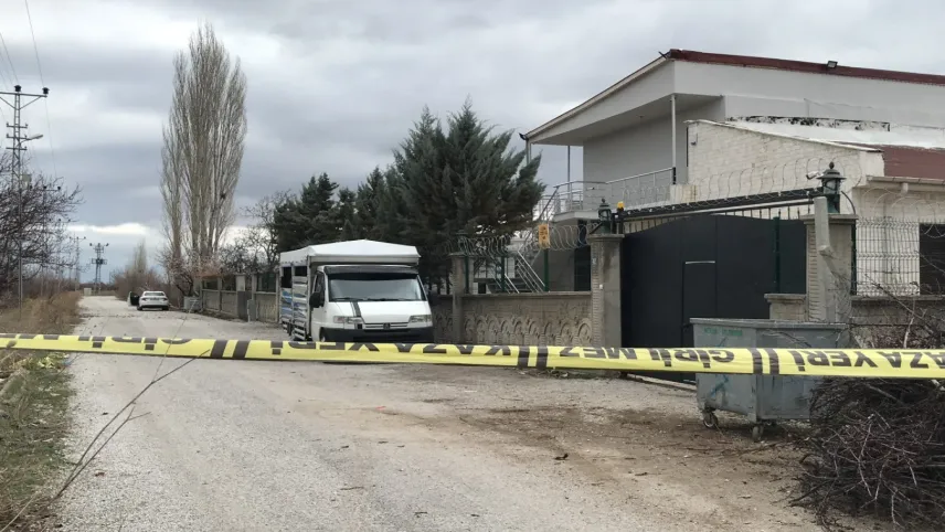 Sevgilisini öldüren zanlı ve dini nikahlı eşi hakim karşısında haberinin görseli