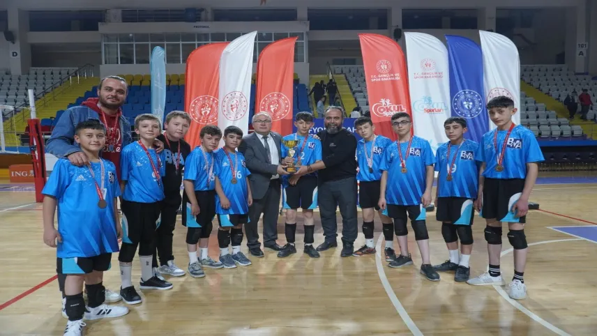 Voleybol Yıldız Erkekler müsabakaları tamamlandı haberinin görseli