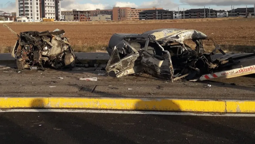 Eskişehir’de trafik kazası: Ölü ve yaralılar var haberinin görseli