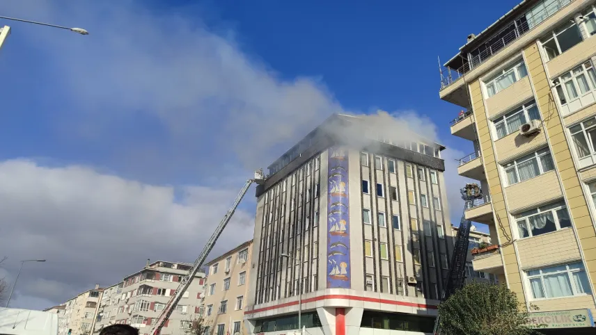İstanbul'da özel bir hastanede yangın paniği haberinin görseli