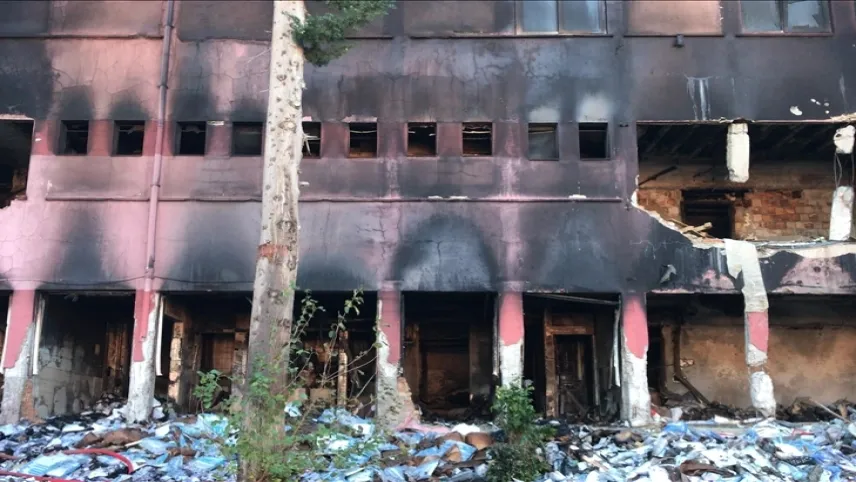Adana'da yanan eski hastanede inceleme haberinin görseli