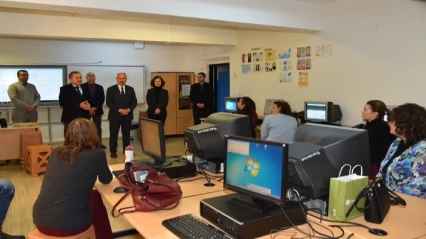 Karşıyaka'da öğretmenler öğretmek için öğreniyorlar haberinin görseli