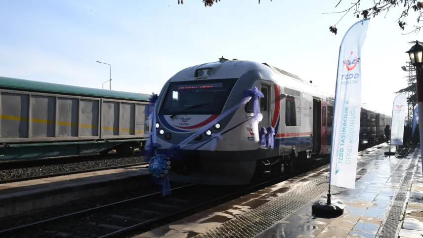 Güller Ekspresi ilk seferine uğurlandı haberinin görseli