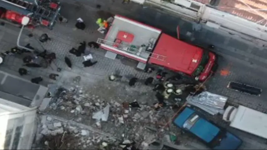 Kadıköy'de yıkım esnasında göçük meydana geldi:1 yaralı haberinin görseli