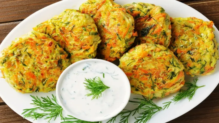 En kolay kabak mücveri nasıl yapılır? Kabak mücver tarifi haberinin görseli