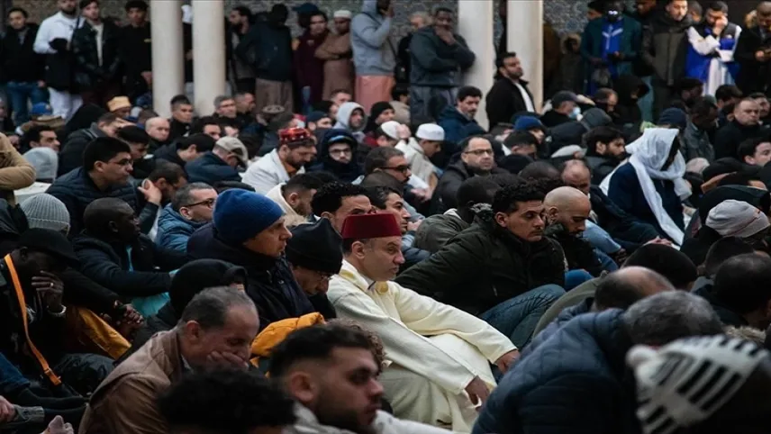 Fransa'da caminin duvarına ırkçı yazı yazıldı haberinin görseli