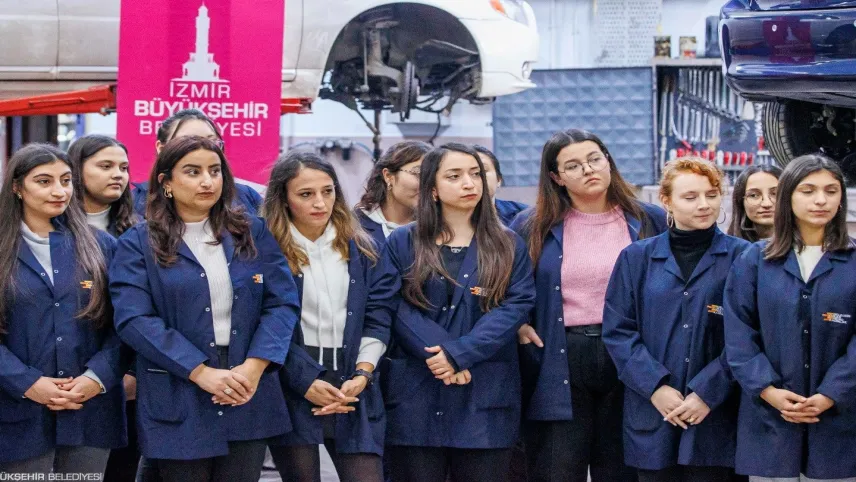 İzmir’in kadınları her alanda usta haberinin görseli