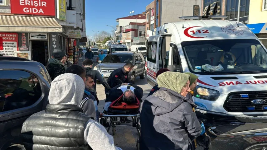 Sakarya'da zincirleme trafik kazası: Vatandaşlar yardıma koştu haberinin görseli