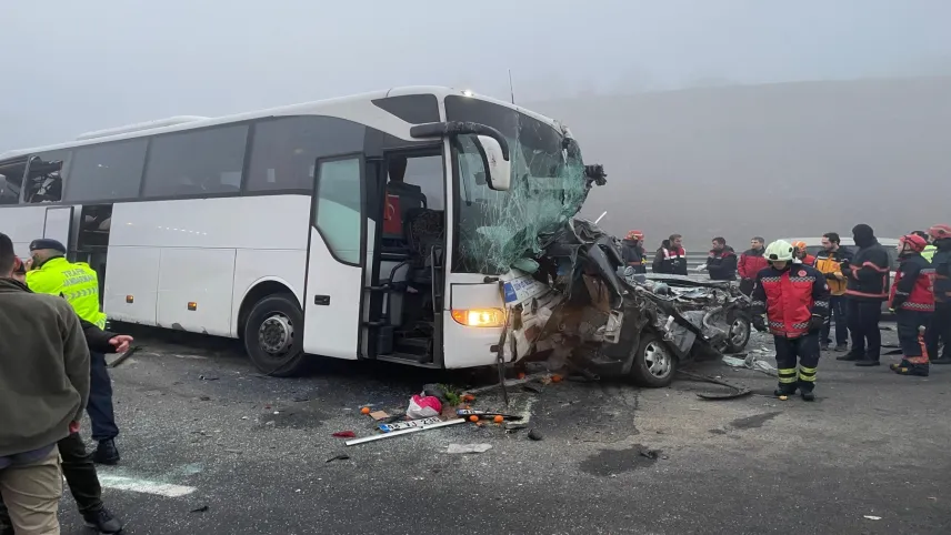 Sakarya’daki kazada yaralanan 63 kişiden 45’i taburcu edildi haberinin görseli