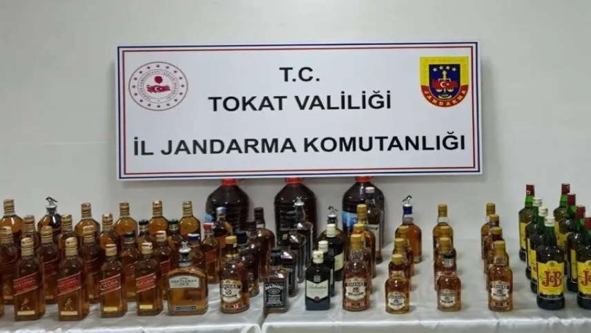 Tokat'ta yılbaşı mesaisi: 686 litre sahte alkol ele geçirildi haberinin görseli