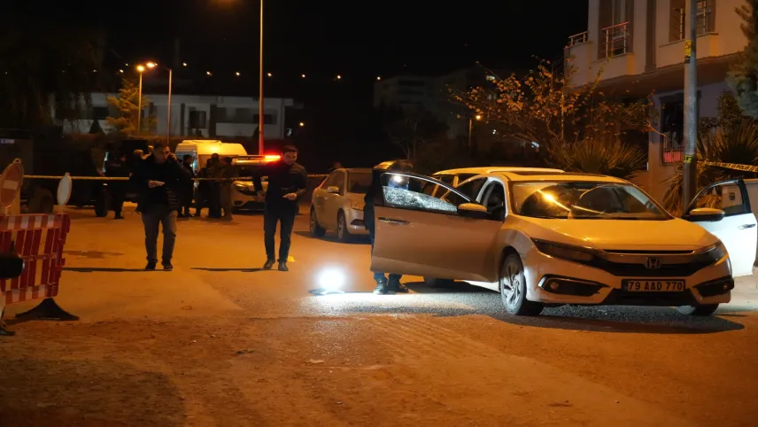 Kilis’te park halindeki araca kurşun yağdırdılar haberinin görseli