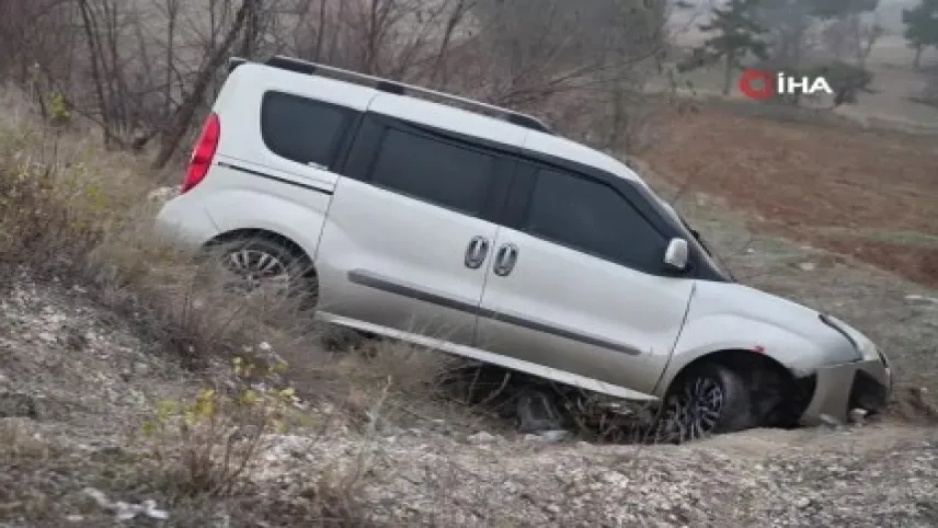 Kastamonu’da kaza: Yolu şaşıran sürücü tarlaya uçtu haberinin görseli