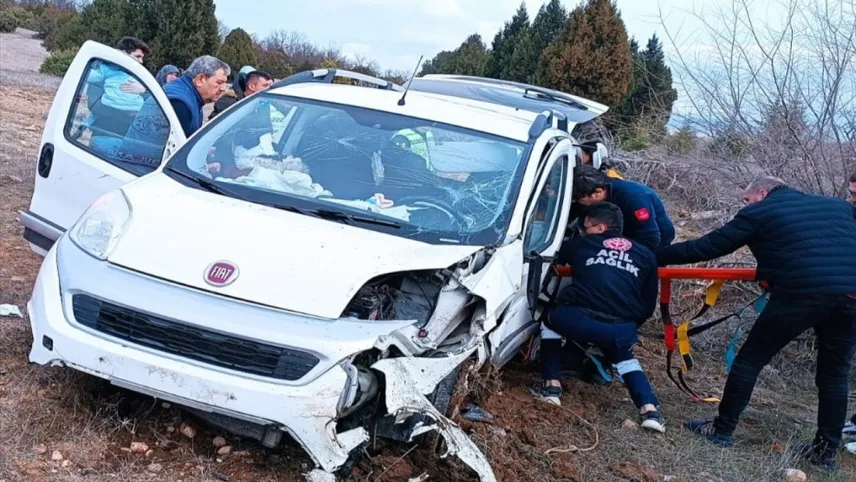 Kütahya’da trafik kazası: 5 yaralı haberinin görseli