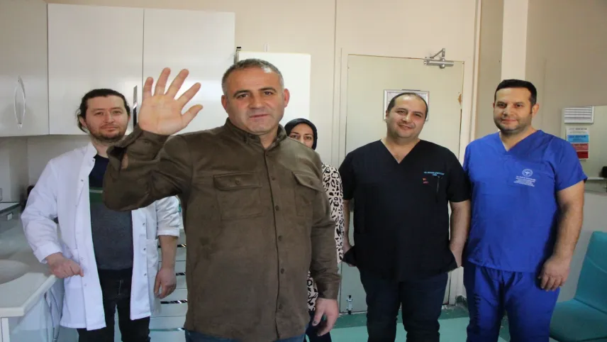 Ölümcül ateşten "buz" operasyonuyla kurtuldu haberinin görseli