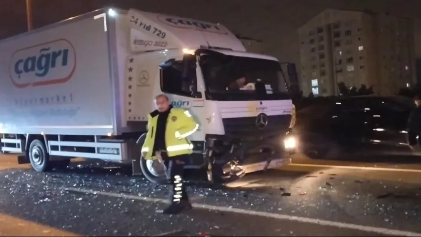 İstanbul'da zincirleme kaza: Şans eseri kurtuldular haberinin görseli
