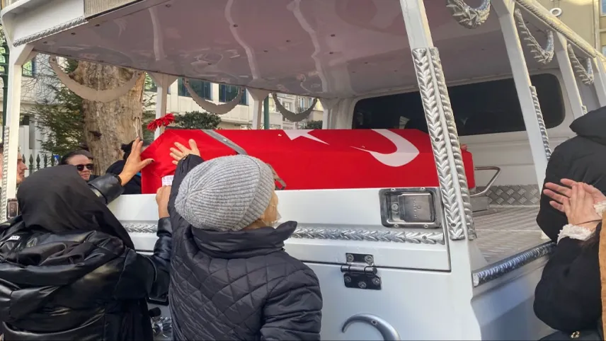 Usta sanatçı Ayla Algan son yolculuğuna uğurlandı haberinin görseli