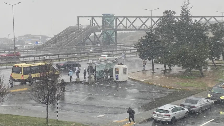 İstanbul’da kar etkili oluyor haberinin görseli