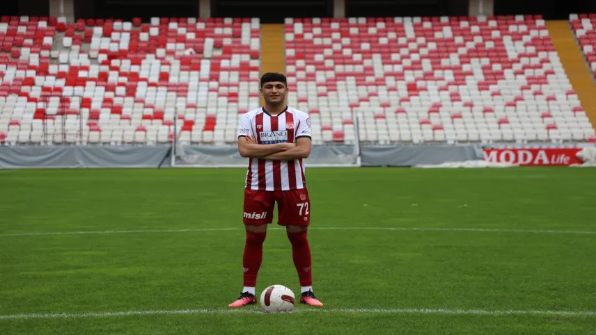 Sivasspor'dan İngiltere'ye trasnfer haberinin görseli