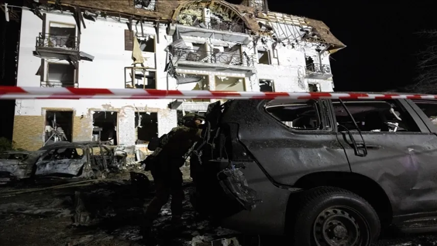 Ukrayna’da AA ekibinin kaldığı otel füzelerin hedefi oldu haberinin görseli