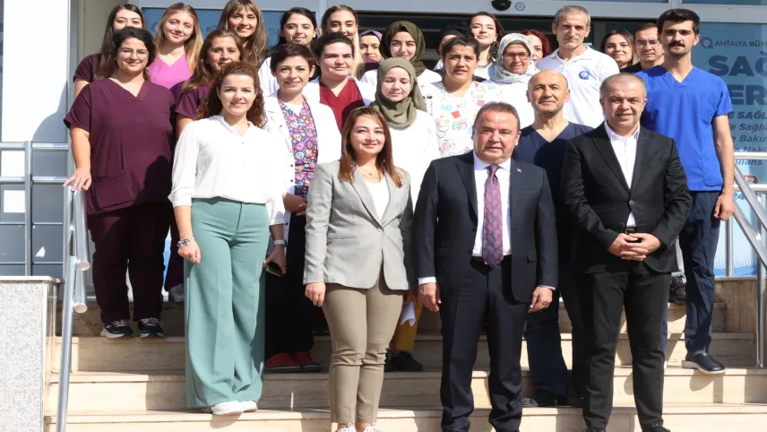 ANtalya'da 42 bin 764 kişiye ücretsiz diş tedavisi haberinin görseli
