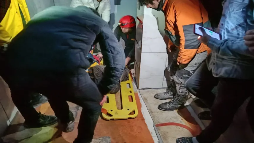 Ağrı’da asansör boşluğuna düşen çocuk yaralandı haberinin görseli