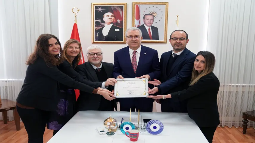 Rektör Budak'a yeşil sertifika haberinin görseli