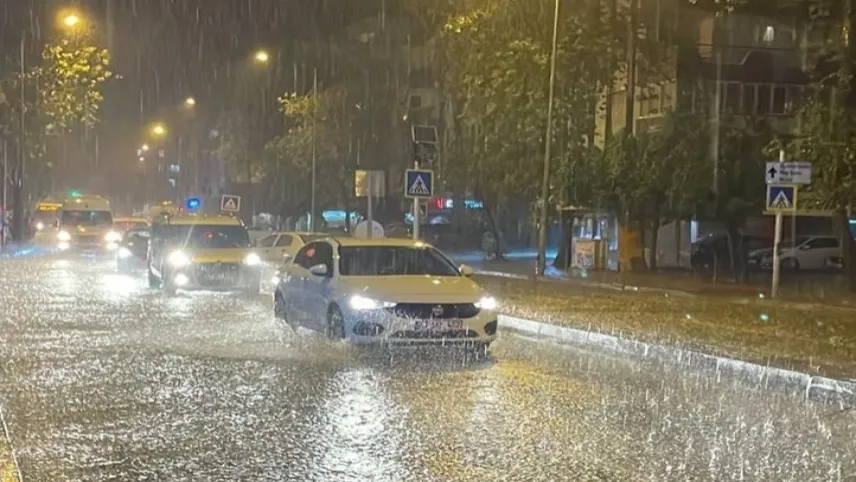 Meteorolojiden Antalya için kuvvetli sağanak uyarısı haberinin görseli