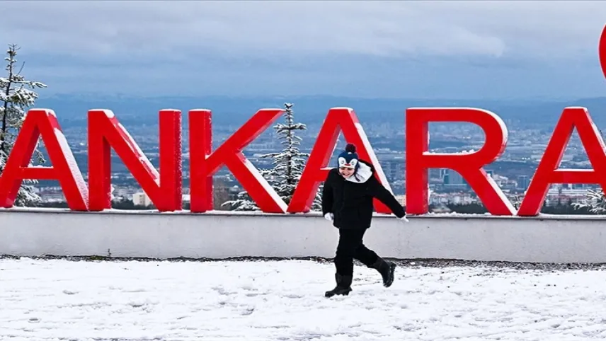 Başkent Ankara'da kar yağışı etkili oluyor haberinin görseli