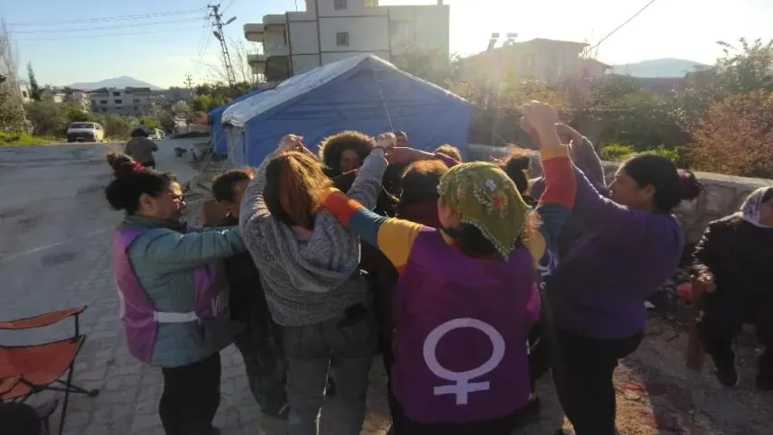 Haydi kadınlar, savunmaya! haberinin görseli