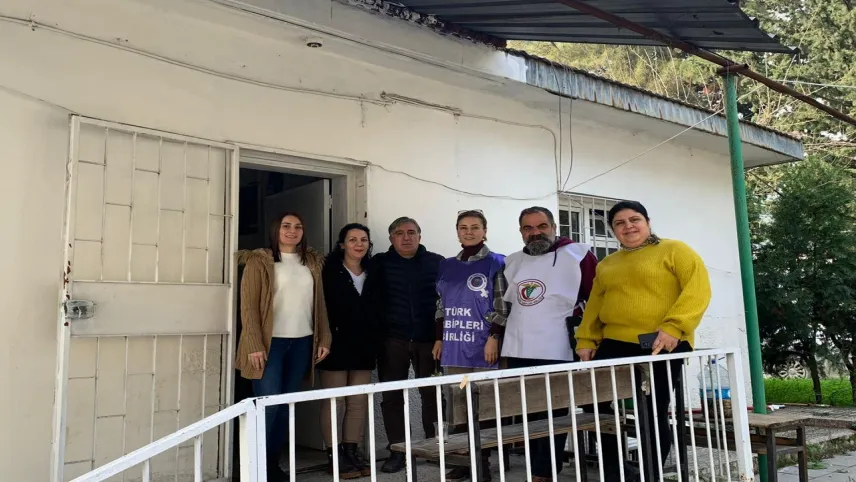 1. Yıl Deprem Raporu için sağlıkçılar sahaya indi haberinin görseli