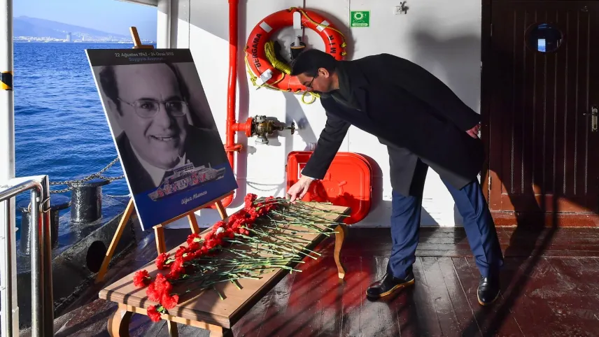 Atatürk ve Cumhuriyet Gemileri Sergisi İzmir'de açıldı haberinin görseli