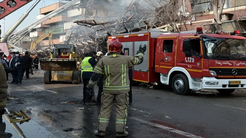 Tahran'da özel bir hastanede büyük bir yangın çıktı haberinin görseli
