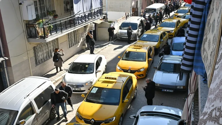 İzmir haber: Cinayete kurban giden taksiciye konvoylu veda haberinin görseli