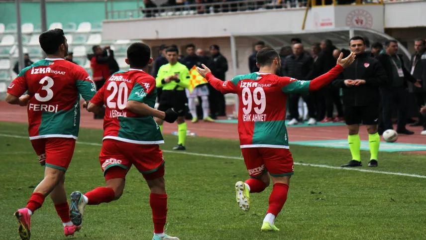 Karşıyaka evinde Pazarspor'u konuk ediyor haberinin görseli