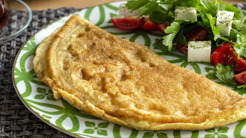 Kahvaltıların vazgeçilmezi pratik ve lezzetli omlet tarifi haberinin görseli