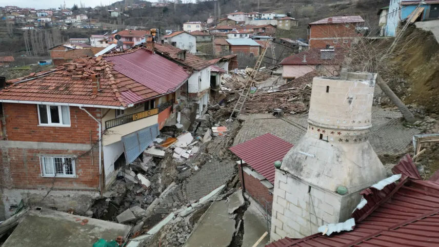 Birçok evin yıkıldığı köyle ilgili korkutan iddia haberinin görseli