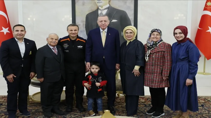 Emine Erdoğan'dan Türkiye'nin ilk astronotu Gezeravcı paylaşımı haberinin görseli