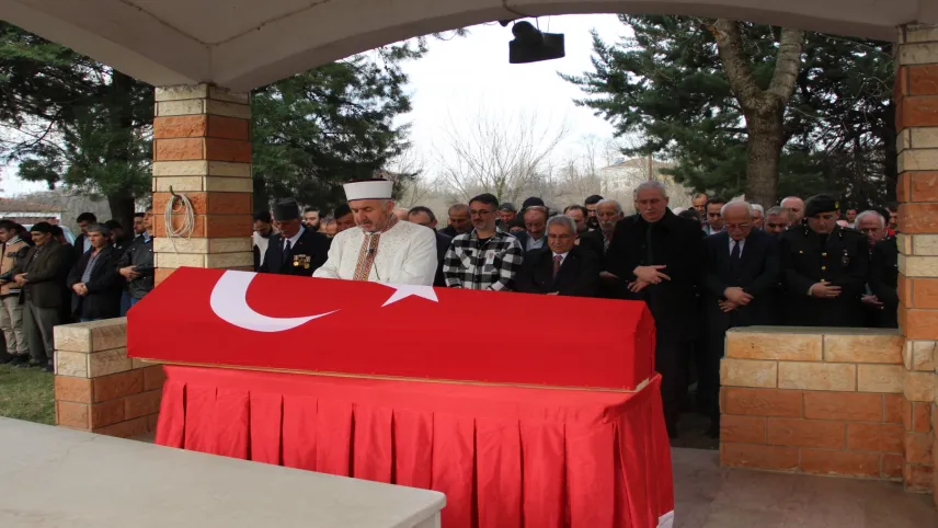 Kıbrıs Gazisi Mahmut Köse, son yolculuğuna uğurlandı haberinin görseli