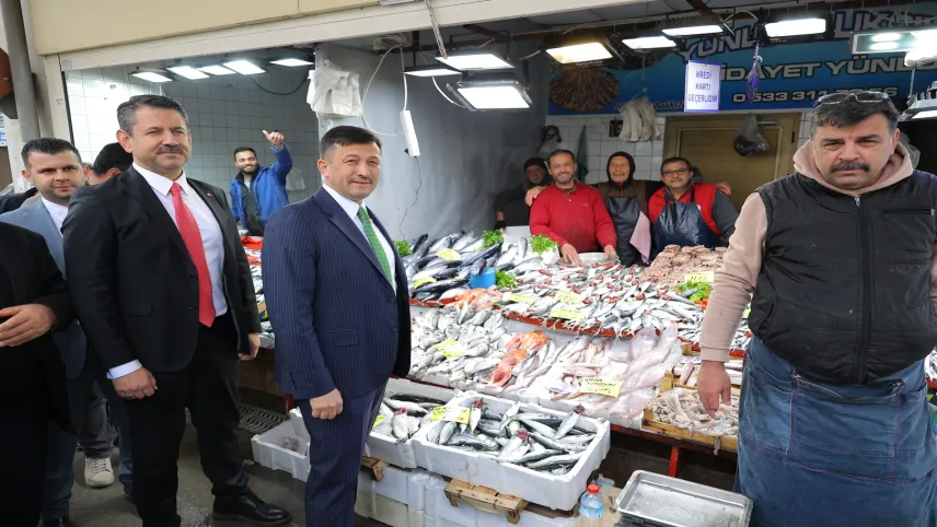 Balık tezgahında Hamza Dağ’dan renkli görüntüler haberinin görseli