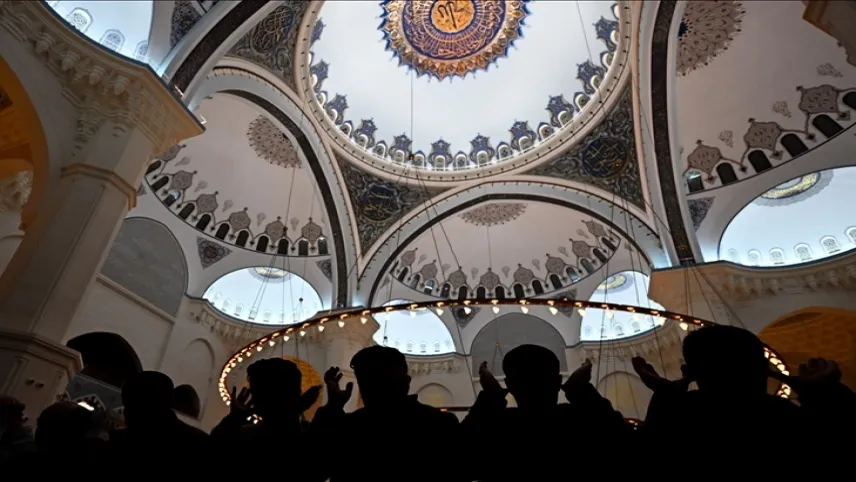 Diyanet İşleri Başkanı Erbaş'tan Berat Kandili mesajı haberinin görseli