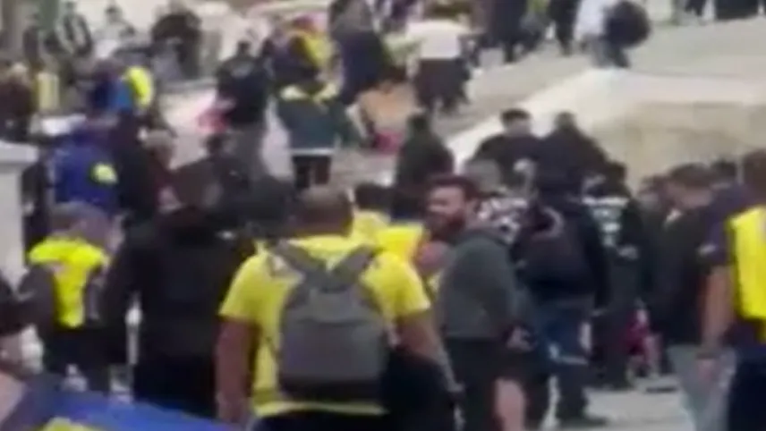 İsrailli holiganlar Arap kökenli bir kişiyi dövdü haberinin görseli