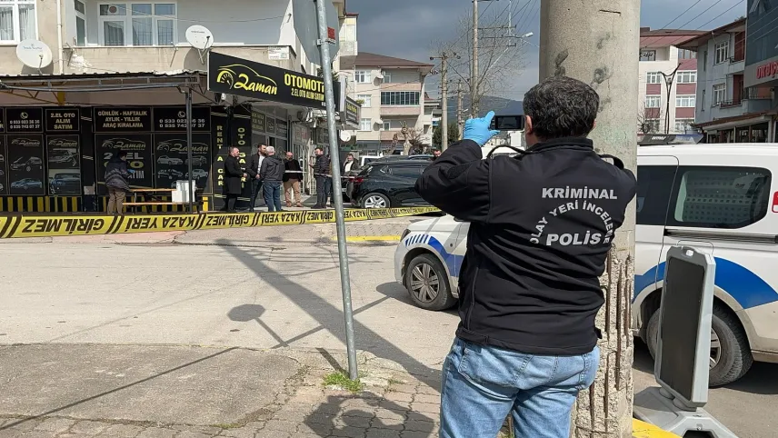 Oto galeride silahlı saldırı: Kurşun evin salonuna isabet etti haberinin görseli