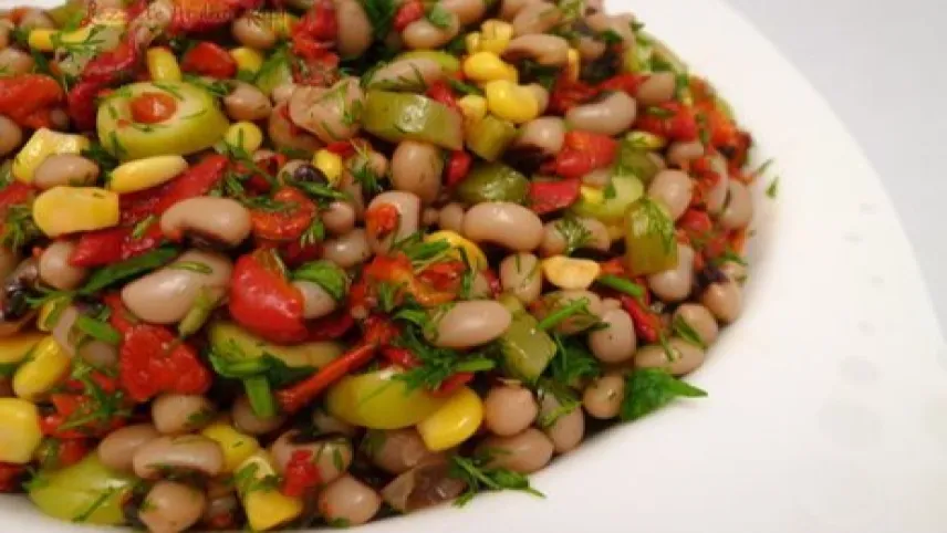 Börülce salatası nasıl yapılır? Evde taze börülce salatası yapımı için kolay tarif haberinin görseli
