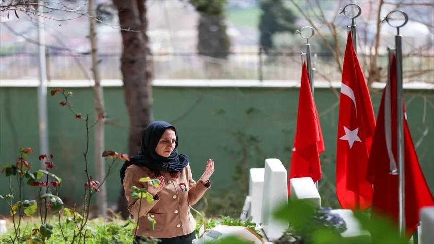 Şehit eşi kadınlar, çocukları için dimdik ayakta haberinin görseli
