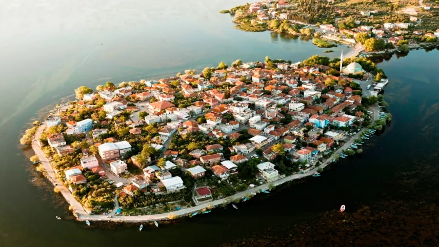Bursa'da Tarihi Gölyazı'da hafta sonu yoğunluğu haberinin görseli