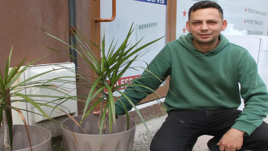 Haberleri gören hırsız çaldığı süs bitkisini geri getirdi haberinin görseli