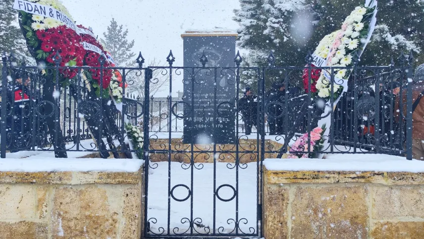 Aşık Veysel ölüm yıldönümünde unutulmadı, mezarı başında anıldı haberinin görseli